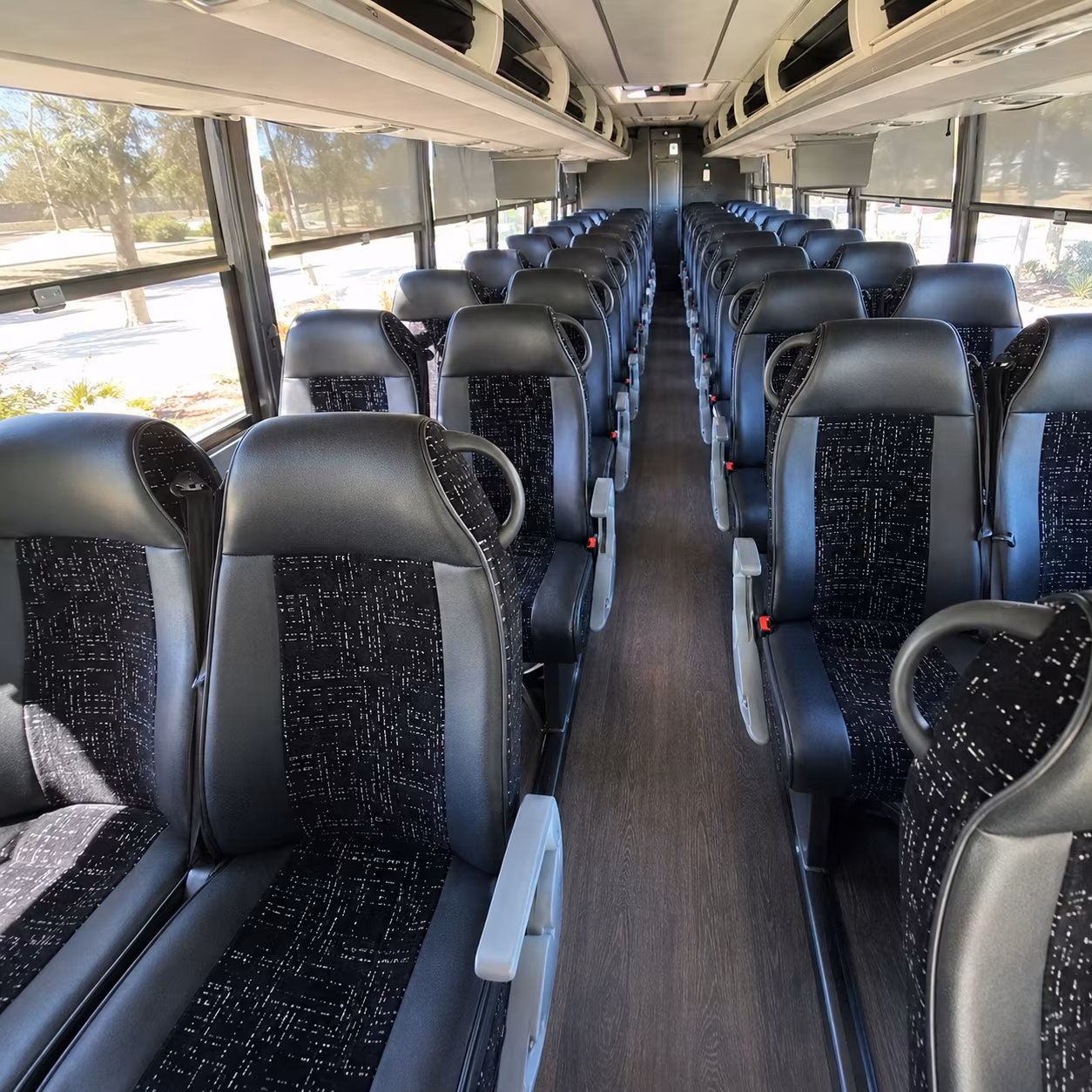 charter bus rentals for large group wine tours along the thumb wine trail