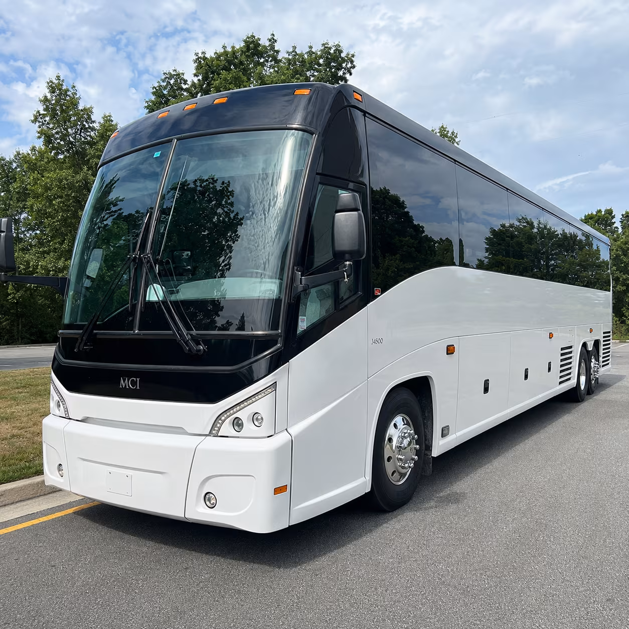 charter buses for flint trade show attendees arriving at bishop international airport